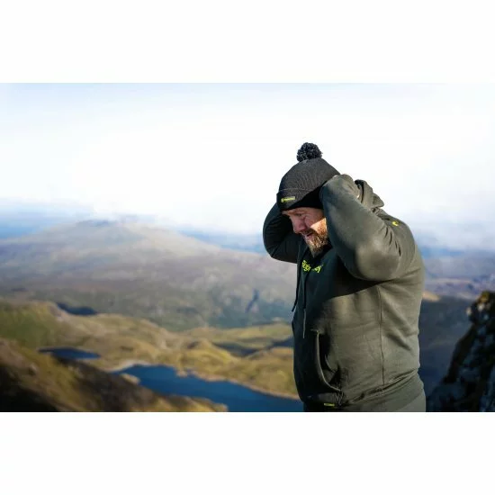 RidgeMonkey APEarel Gorro Con Pompón Negro - Imagen 2